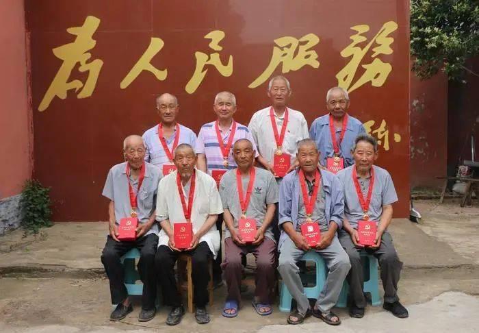 全面服务,全心全意证件照怎么换底色-渣渣辉传奇
